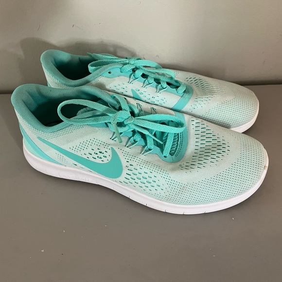 Nike Other - Big girls turquoise color Nike sneakers 7 youth